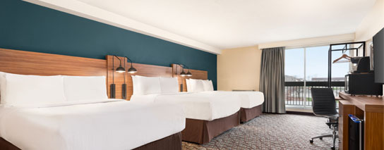 Wyndham Garden Niagara Falls Fallsview - 3 Queen Beds and Balcony Room - City View - Tower B